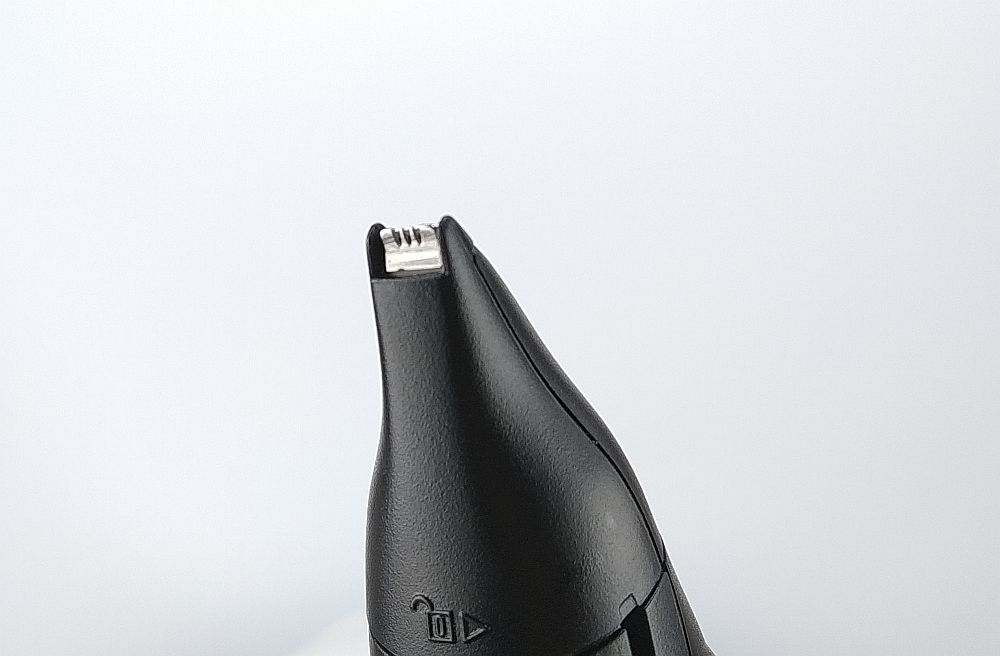 Remington PG2000 Series G2 posiada nasadkę nee do golenia włosów w nosie i uszach