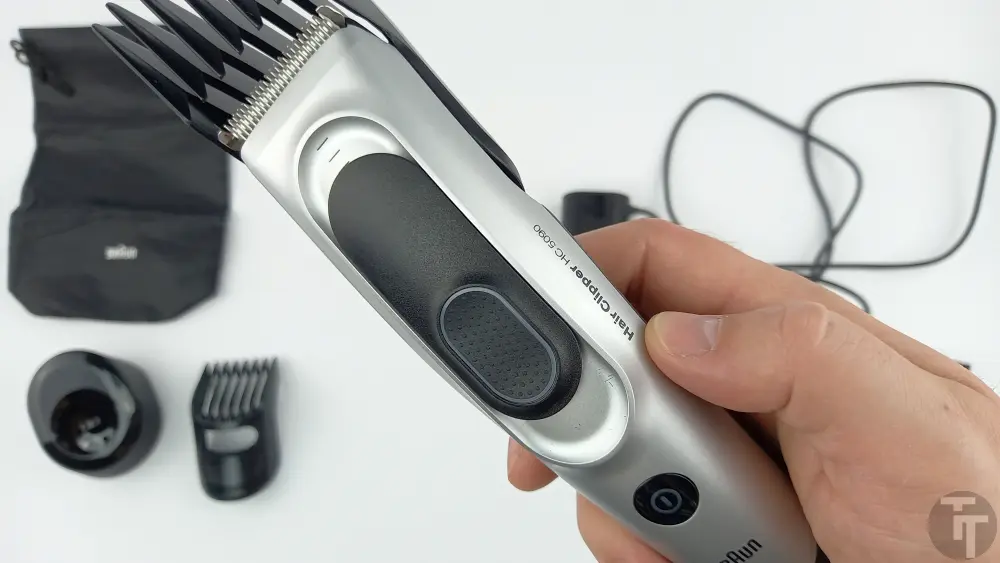 Braun HC5090 nie emituje podczas pracy wysokich nieprzyjemnych drgań ani hałasu, które często można spotkać u tanich maszynek do włosów