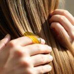 Jak olejować włosy krok po kroku – poradnik dla początkujących Jak olejować włosy